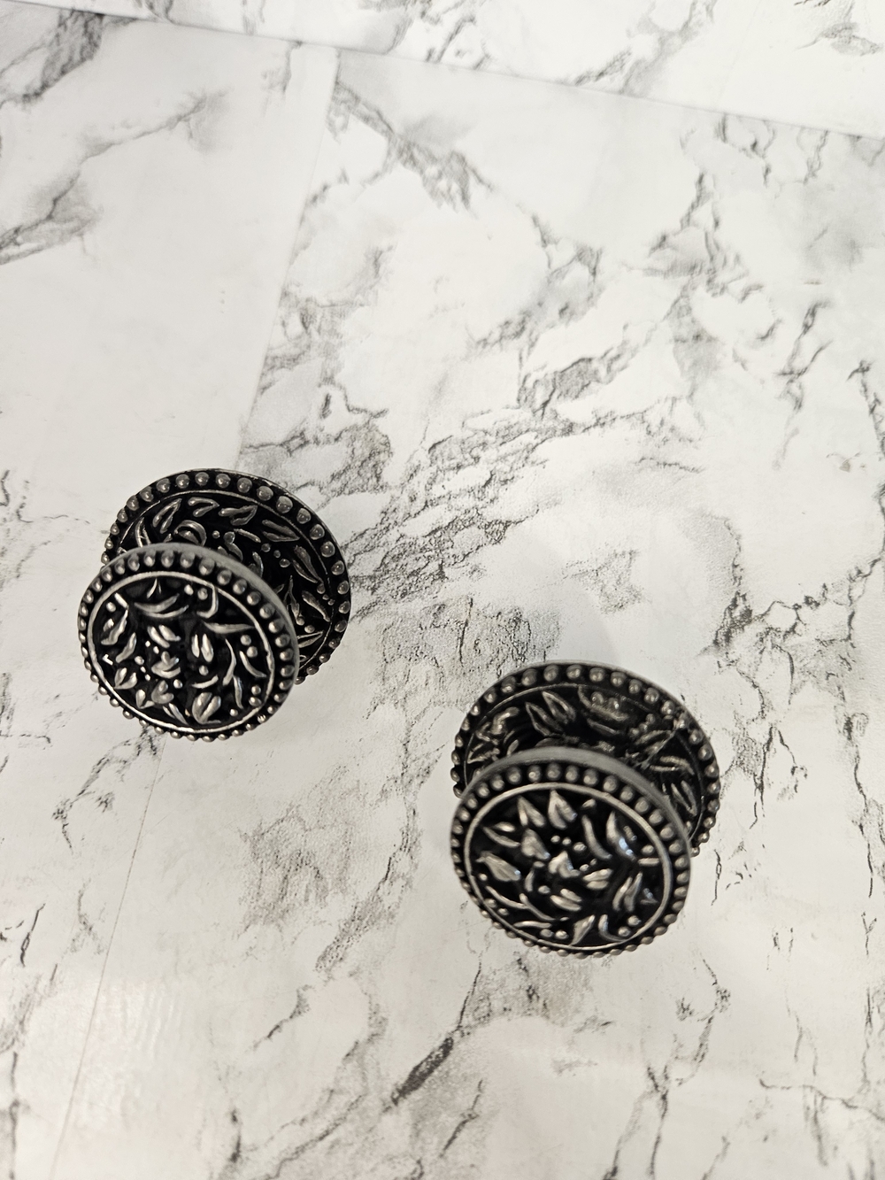 Decorative Antiqued Silver Tone Cabinet Knob Set - San Michele By Vicenza. 1.5"